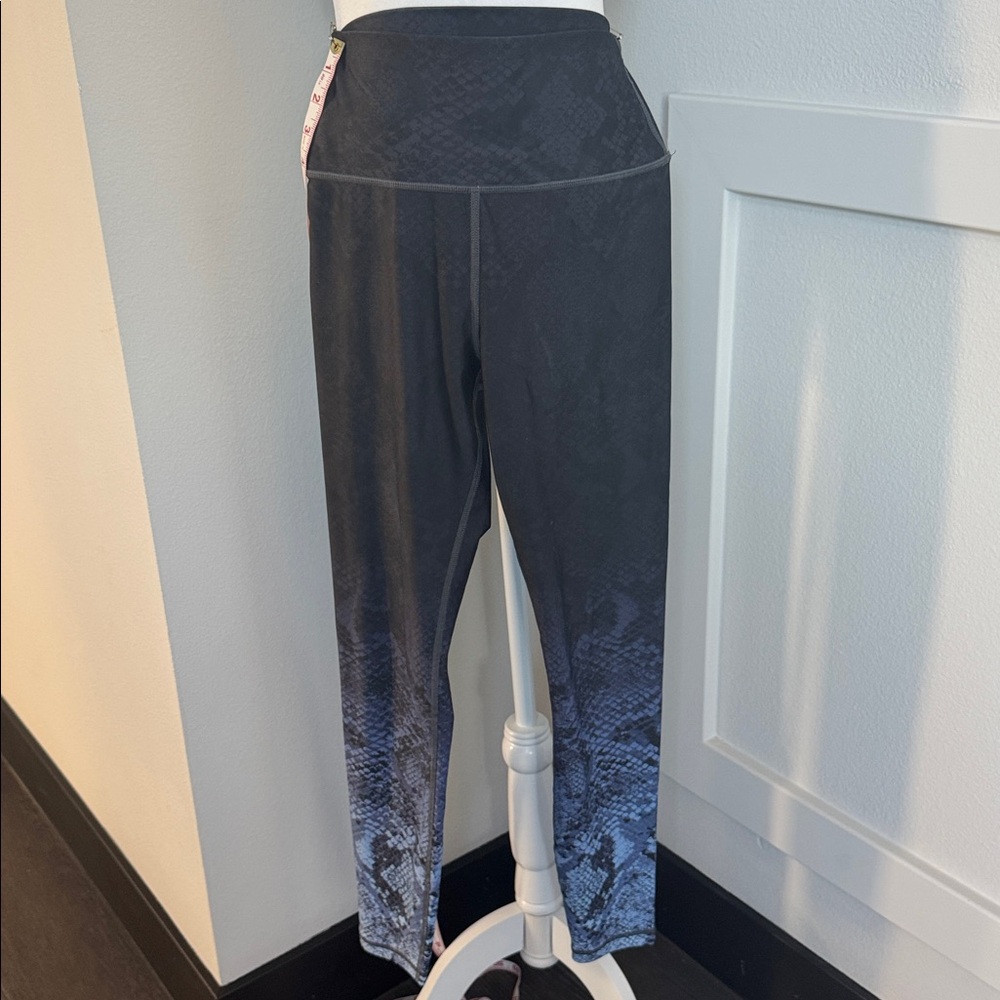 Carbon Snake Print Leggings